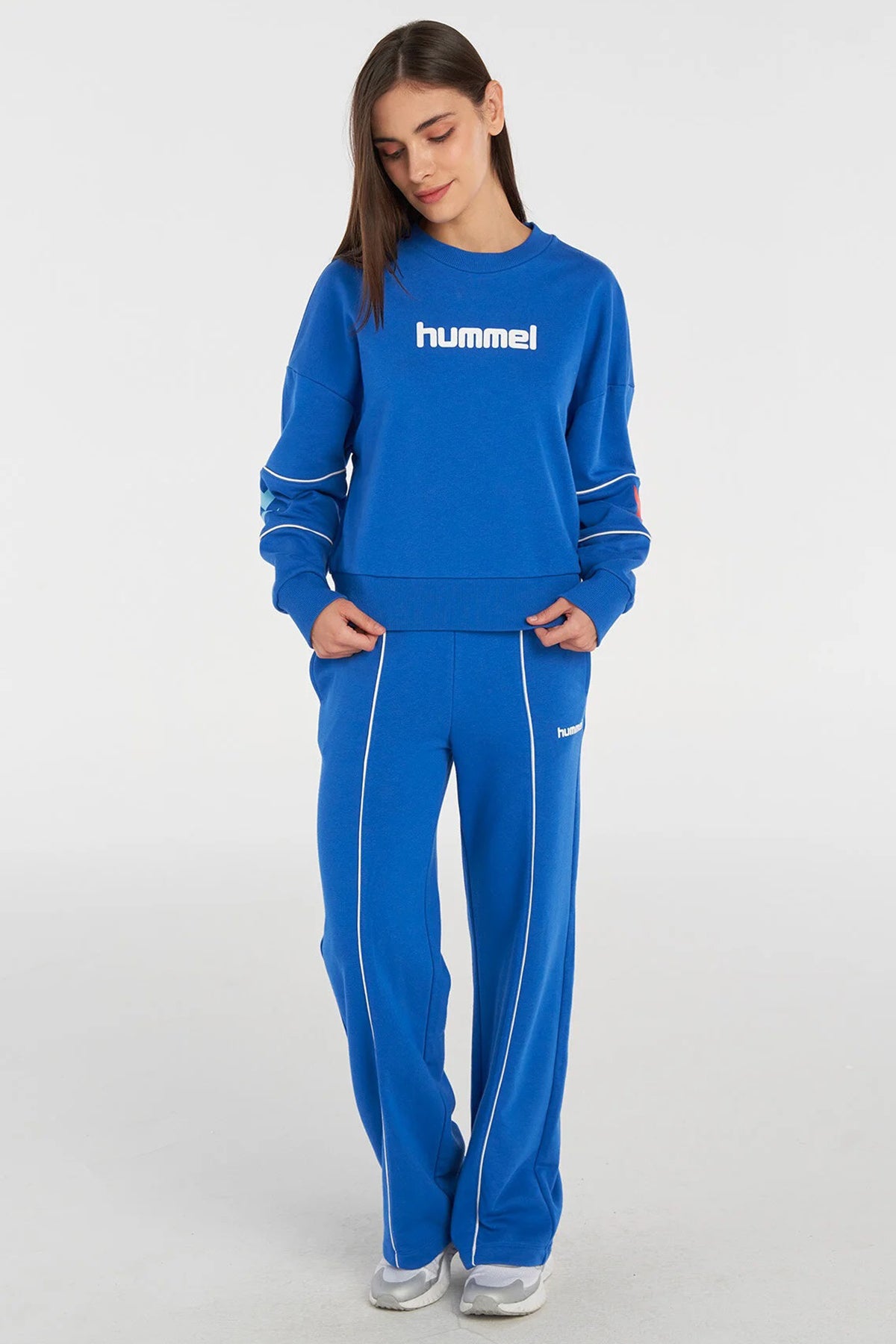 Hummel Logolu Pamuklu Oversize Fit Bol Paça Bayan Eşofman Altı 932090-9821 SAKS