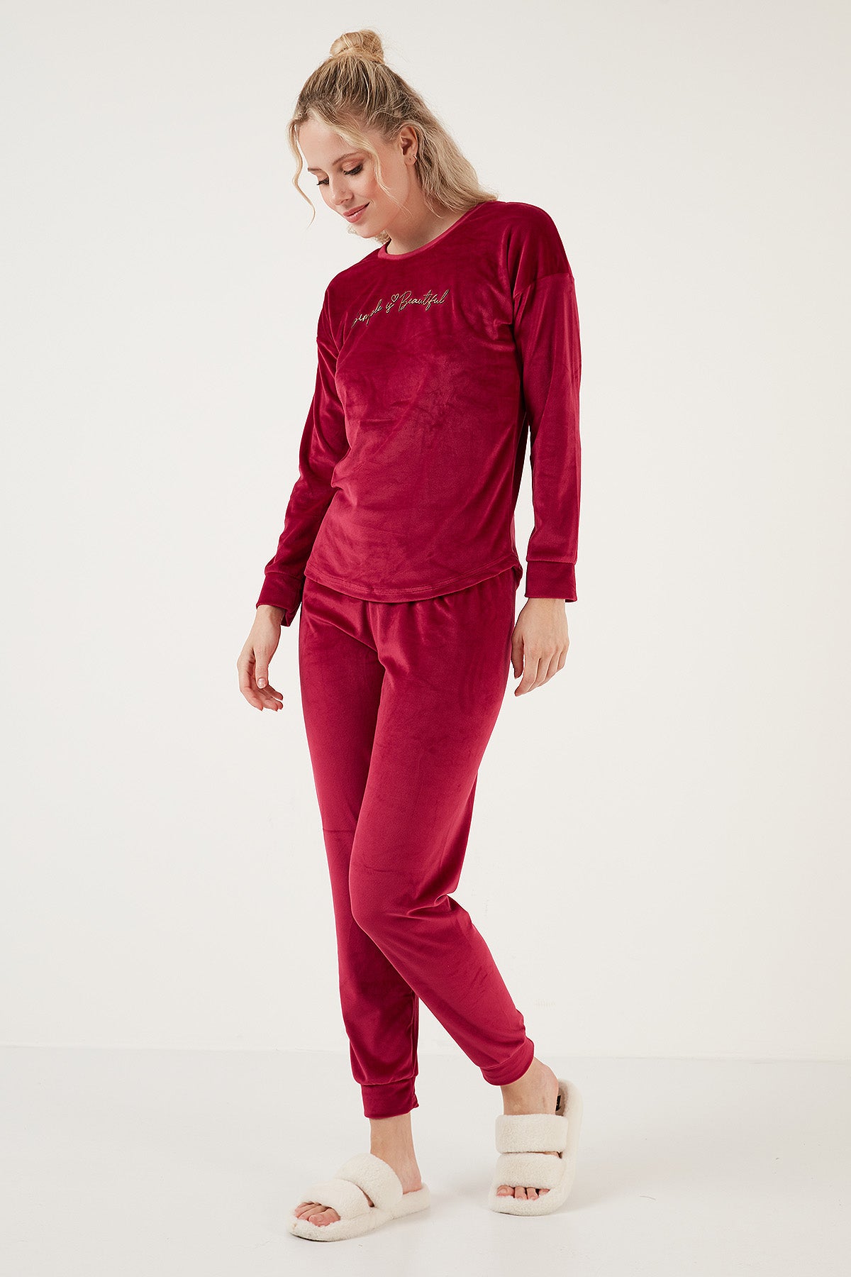 Lela Regular Fit Yumuşak Dokulu Kadife Bayan Pijama Takımı 6094200W4 BORDO