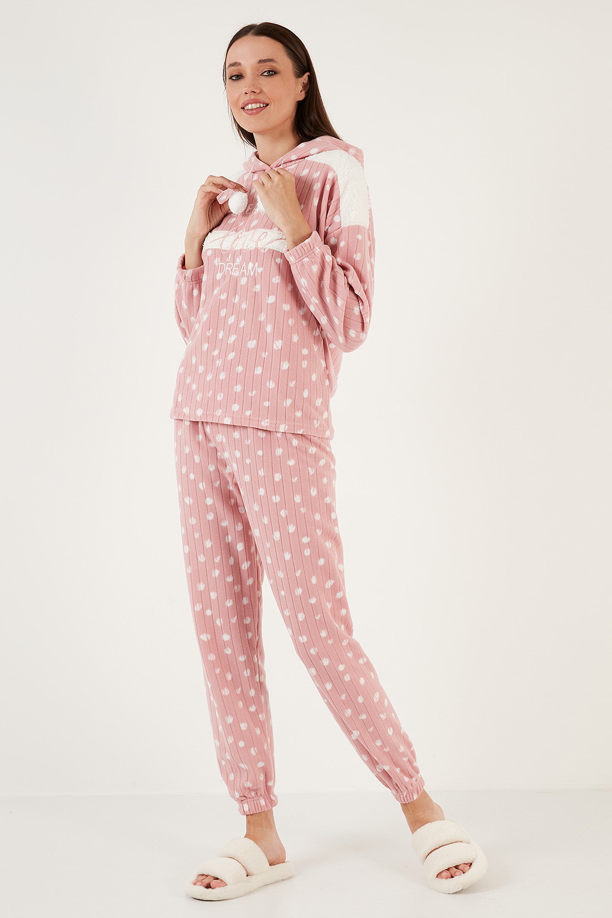 Lela Desenli Regular Fit Kapüşonlu Polar Bayan Pijama Takımı 6571001 PUDRA