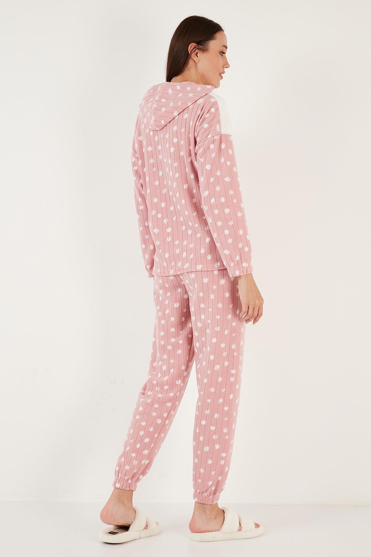 Lela Desenli Regular Fit Kapüşonlu Polar Bayan Pijama Takımı 6571001 PUDRA