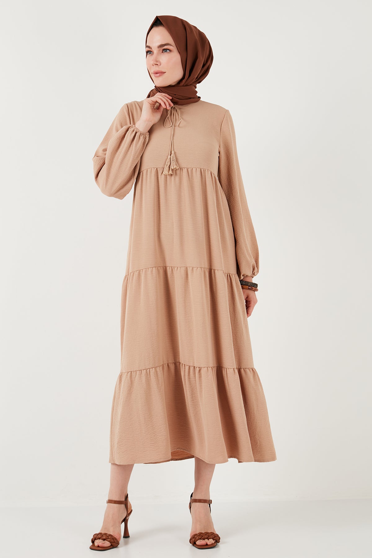 Lela Modest Regular Fit Dik Yaka Uzun Bayan Elbise 611EL545 CAMEL