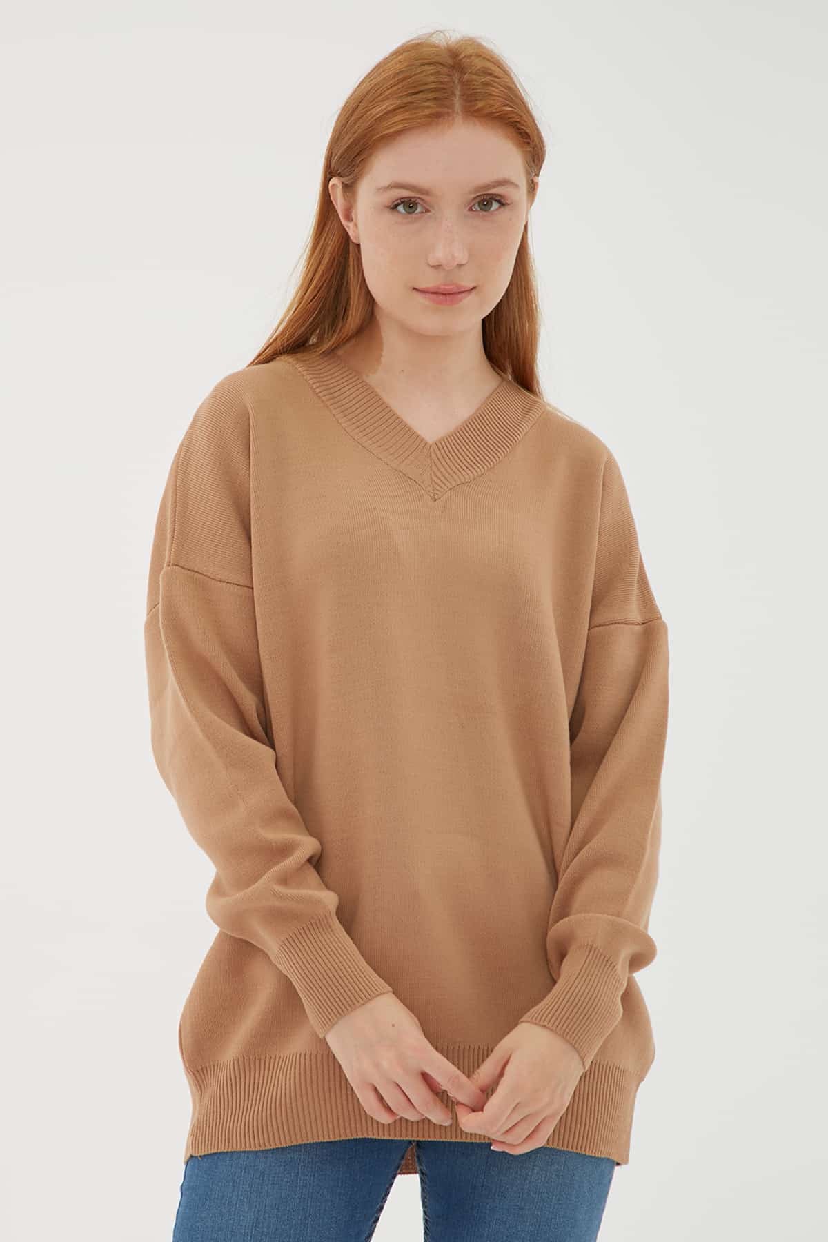 Fashion Friends Düşük Omuzlu V Yaka Relaxed Fit Bayan Kazak 23K0174K1 CAMEL