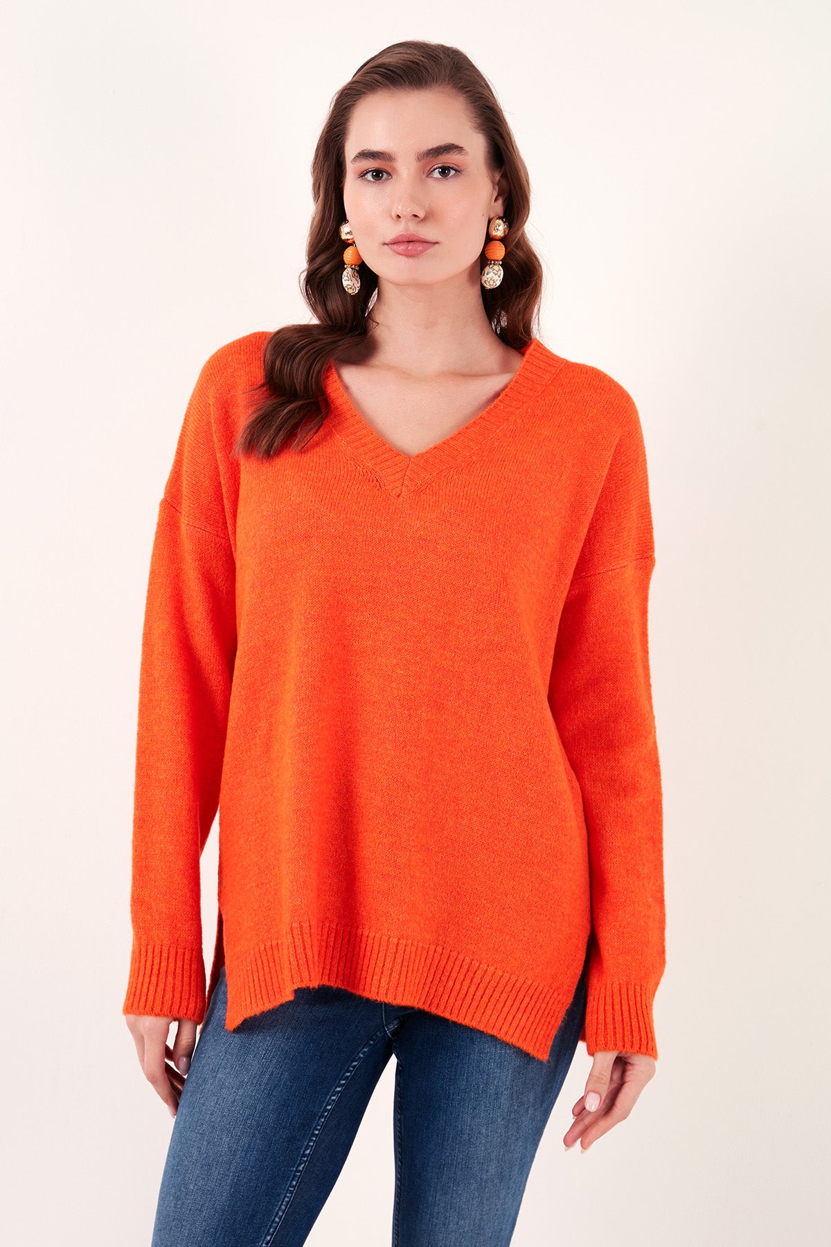 Lela Regular Fit V Yaka Yanları Yırtmaçlı Uzun Triko Bayan Kazak 4616140 ORANGE