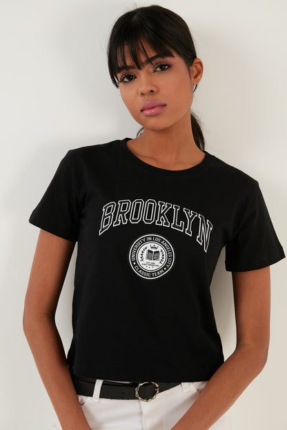 Lela Brooklyn Baskılı Bisiklet Yaka Dar Kesim Bayan T Shirt 5864581 SİYAH