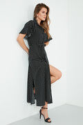 Lela Kuşaklı Yırtmaç Detaylı Dar Kesim Bayan Gömlek Elbise 6051334 Puantiye-Siyah