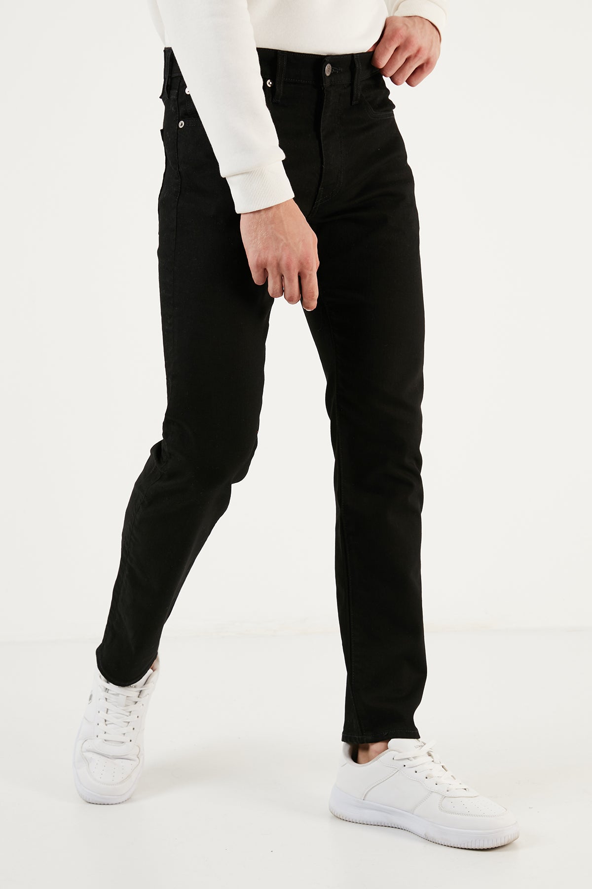 Levi&#39;s LSE 502 Pamuklu Regular Tapered Fit Jeans Erkek Kot Pantolon A2088-0012 SİYAH