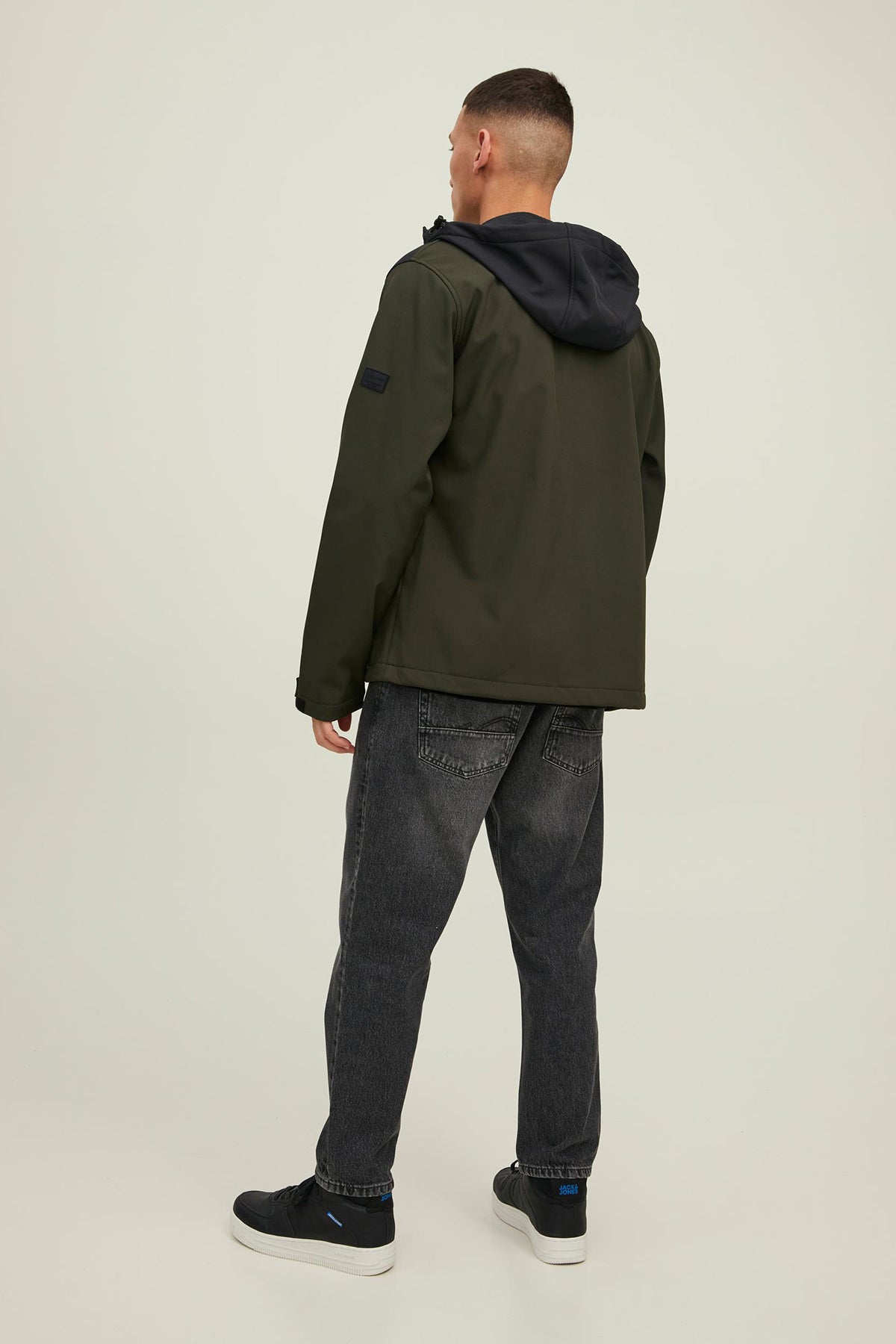 Jack & Jones Jjemarvin Softshell Kapüşonlu Erkek Mont 12212363 HAKİ-SİYAH