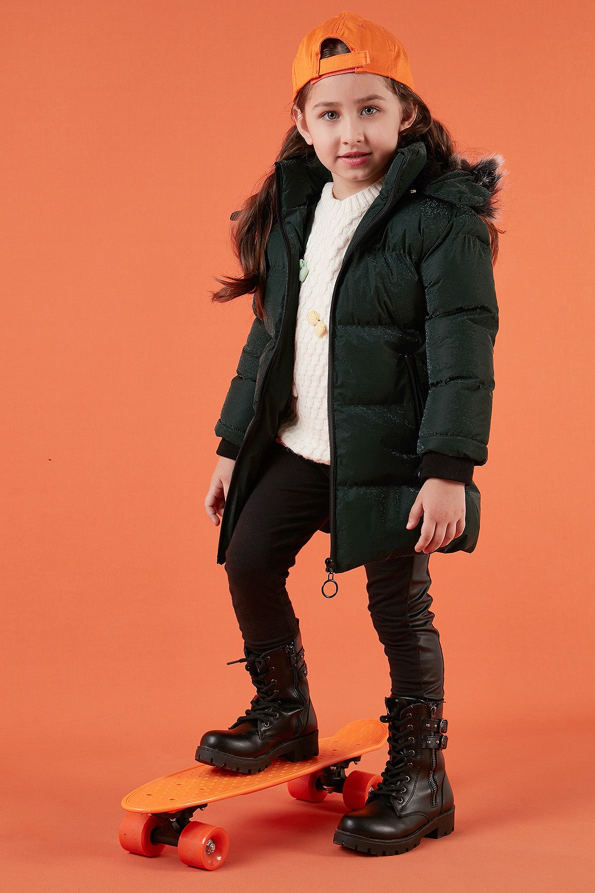 Lela Yakası Suni Kürklü Peluş Astarlı Çıkarılabilir Kapüşonlu Dar Kesim Kışlık Kız Çocuk Mont 5760002 HAKİ
