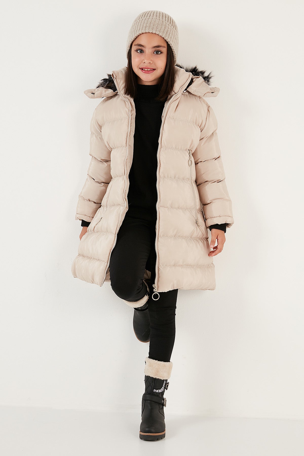 Lela Peluş Astarlı Yakası Suni Kürklü Çıkarılabilir Kapüşonlu Kışlık Kız Çocuk Mont 5766038 TAŞ