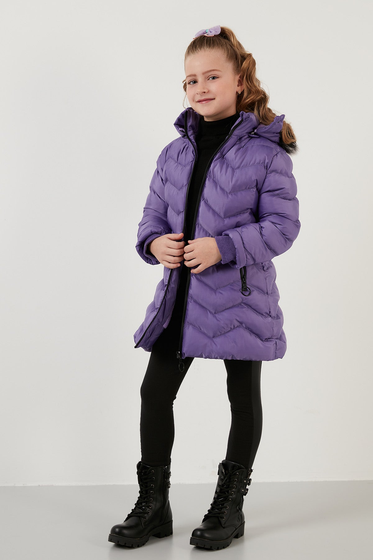 Lela Peluş Astarlı Yakası Suni Kürklü Çıkarılabilir Kapüşonlu Kışlık Kız Çocuk Mont 5766041 LİLA